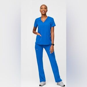 FIGS Casma 3 Pocket‎ Scrub Top In Royal Blue